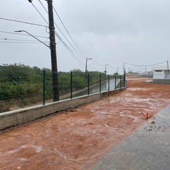 Inicialização das instalações dos gradis de fechamento do condomínio na fachada