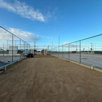 Execução do preparo e regularização do solo para  assentamento de piso intertravado na pista de caminhada.