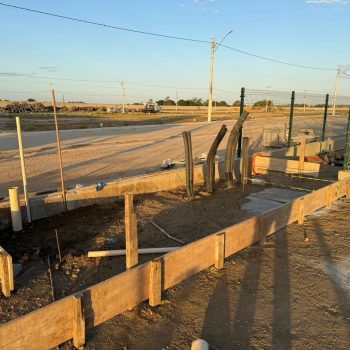 Execução da infraestrutura elétrica para instalação e alimentação do quadro de medidores do clube.