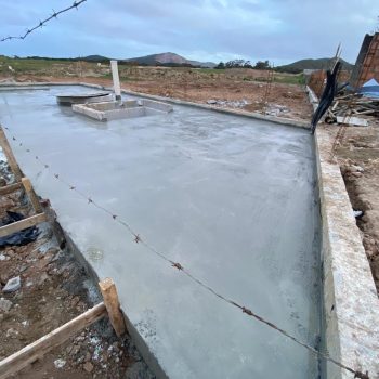 Execução da concretagem da área da elevatória principal.