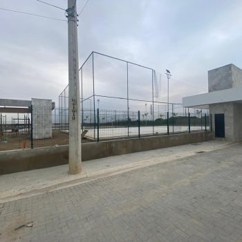 Instalação das grades de fechamento do clube.